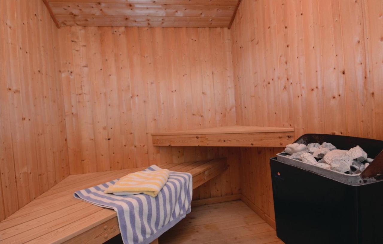 Kranich Ferienhaeuser Mit Innenpool Hohendorf (Nordvorpommern) Exterior foto
