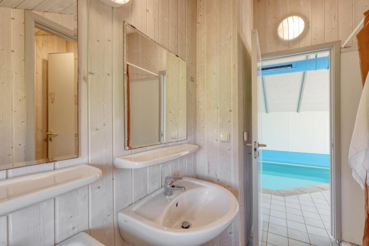 Kranich Ferienhaeuser Mit Innenpool Hohendorf (Nordvorpommern) Exterior foto